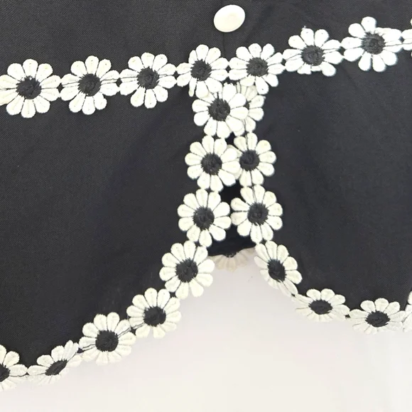 Shein Sleeveless Blouse with Daisy's - Picture 3 of 6